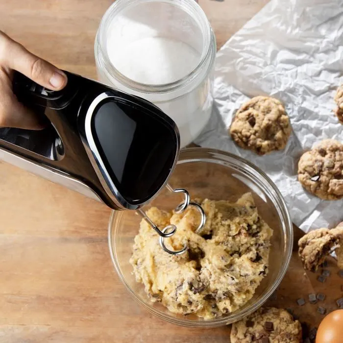 Domo Batteur Electrique DO9258M 800W, 5 Vitesses + Turbo, Noir/Acier Inoxydable avec Fouets et Crochets