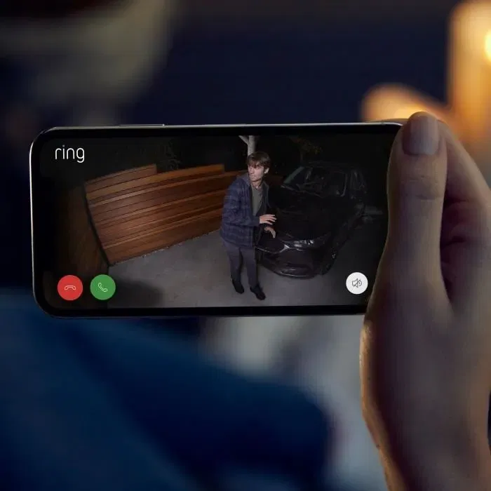 Ring - Spotlight Plus Caméra de Surveillance Batterie - Noir - HD 1080p avec Vision Nocturne Couleur - Version UE