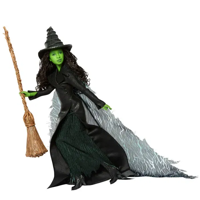 Wicked JFM12 - Poupée Deluxe Elphaba Thrillifying de 29 cm avec cape, balai et Grimmerie - Figurine collection de film Wicked - Jouet enfant 6 ans et plus