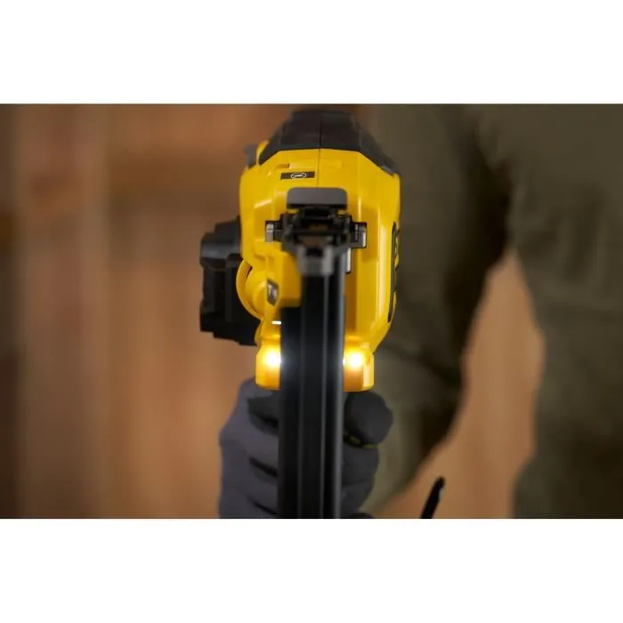 Stanley Fatmax - Cloueur de finition sans fil 18V SFMCN618B-XJ - Pour clous de 16 à 50 mm - Jusqu'à 425 clous par charge - Ergonomique avec éclairage LED
