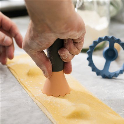 Berghoff 3950009 Sello Ravioli Mini - Moule pour Ravioli Maison, Forme Parfaite, Manche Confortable et Facile à Nettoyer