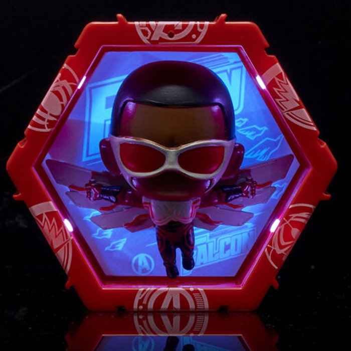 Wow stuff Figurine Wow! Pod Marvel Falcon avec éclairage à capteur de mouvement