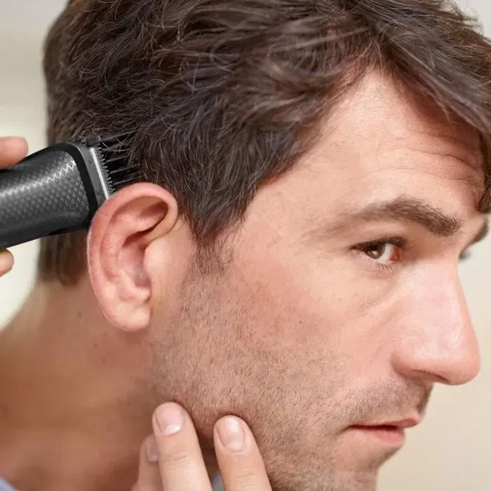 Philips MG3720/15 Tondeuse Multifonction avec 7 Accessoires pour Barbe, Cheveux et Poils du Nez - Lames Auto-Affûtées - Autonomie 60 min - Noir