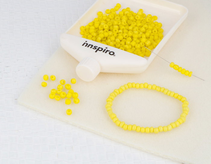 Innspiro Rocaille en verre jaune opaque 3,8mm 500g