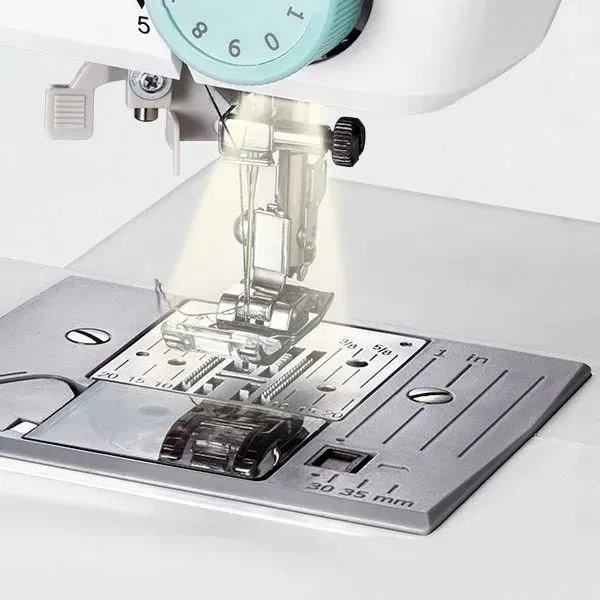 Medion SD 36 - Machine à coudre numérique 38W, 270 points de couture, 700 tr/min, éclairage LED, couleur turquoise