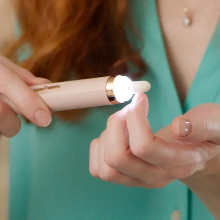 Flawless Finish Finishing Touch Flawless Salon Nails - Lime à Ongles Électrique Professionnelle avec 6 Têtes pour Limer, Polir et Soin des Cuticules - Kit Manucure à Domicile