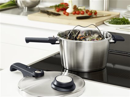 Fissler Vitavit® Premium Cocotte à pression 4,5L - 22cm avec cestillo et trépied Fissler Vitavit® Premium Cocotte à pression 4,5L - 22cm avec cestillo et trépied