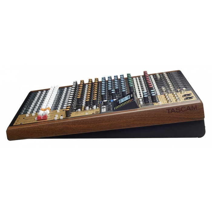Table de DJ Tascam MODEL 16