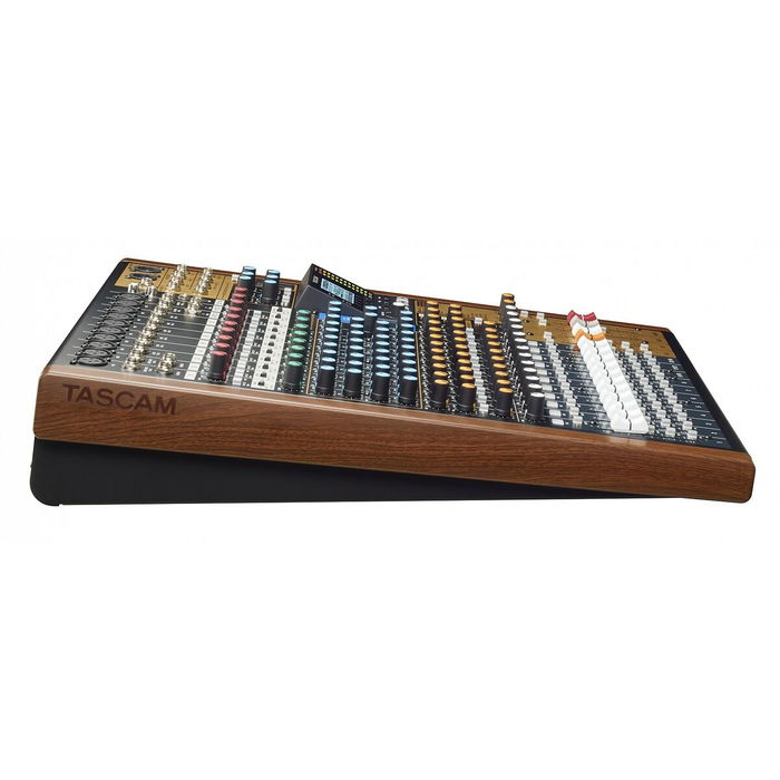 Table de DJ Tascam MODEL 16