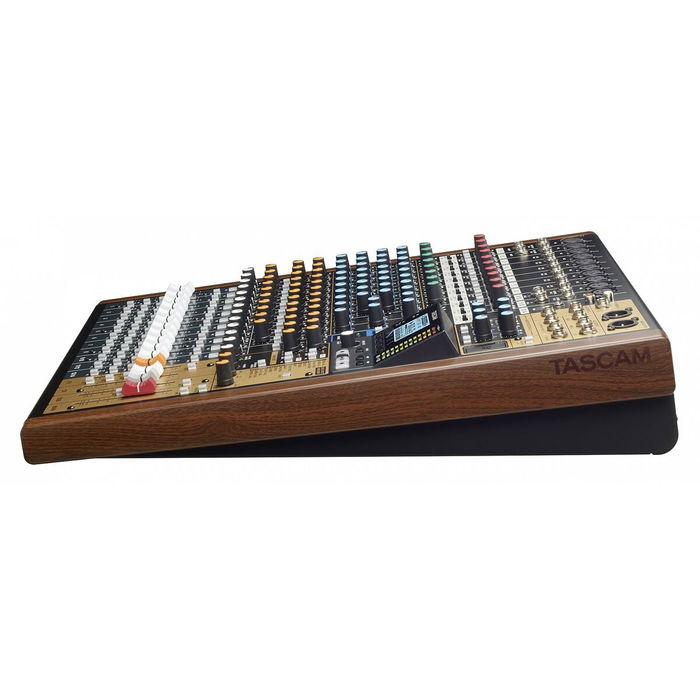 Table de DJ Tascam MODEL 16