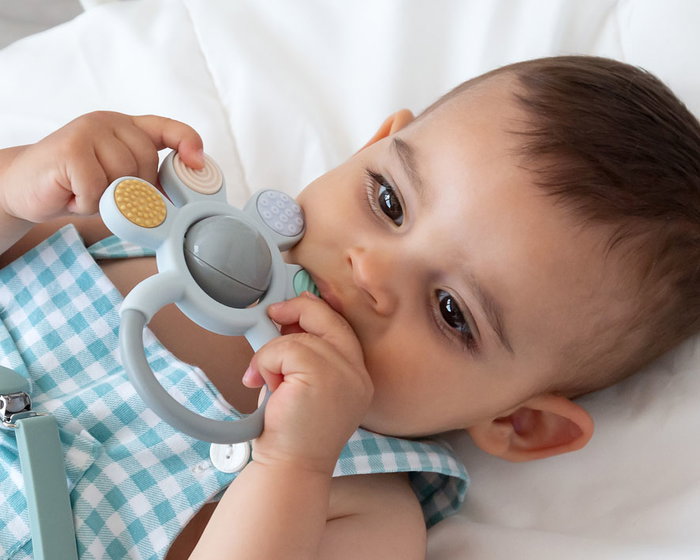 KioKids Mordedor Sonajero De Silicona Gris - Anneau de dentition et hochet en silicone souple pour bébés à partir de 3 mois, texture stimulante pour masser les gencives KioKids Mordedor Sonajero De Silicona Gris - Anneau de dentition et hochet en silicone souple pour bébés à partir de 3 mois, texture stimulante pour masser les gencives