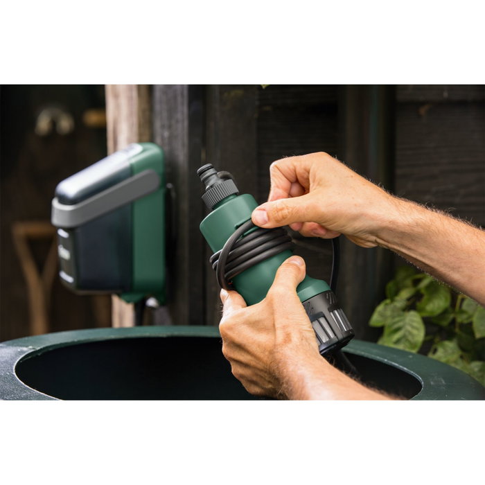 Bosch GardenPump 18V-2000 avec batterie 2,5 Ah et accessoires de fixation