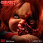 MEZCO TOYZ Figurine Chucky Child's Play Diabolique 38 cm - Figurine articulée parlante avec phrases en anglais et 3 faces Pizza - Fonctionne avec piles