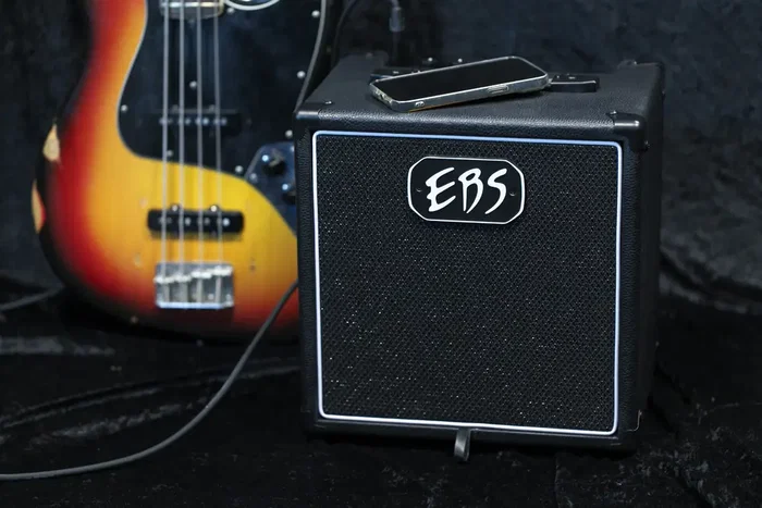 EBS Session 30 Mk3 Ampli Basse Combo 1x8" Tweeter - 30W Bluetooth EBS Session 30 Mk3 Ampli Basse Combo 1x8" Tweeter - 30W Bluetooth