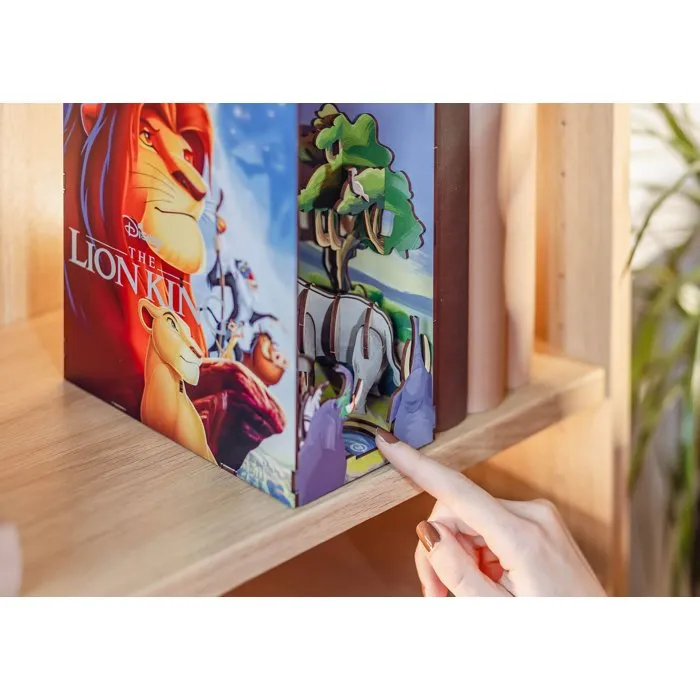 Revell Tiny Adventures - Maquette 3D DIY Book Nook Le Roi Lion Disney à construire avec éclairage LED - Kit de construction en bois