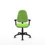 Chaise de bureau Algarra avec mécanisme Contact permanent de base, rembourrée de tissu couleur pistache. Équipée d'une base en polyamide noir, d'accoudoirs 2D et de butées