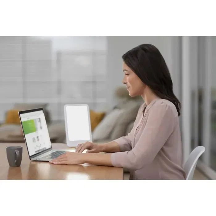 Medisana LT 460 - Lampe de luminothérapie LED 10000 Lux, énergisante et compacte, pour usage domestique et déplacement, avec pochette