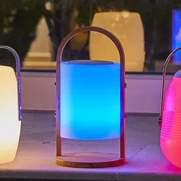 Lumisky WOODY PLAY - Lampe enceinte Bluetooth sans fil - 37 cm avec poignée en bois - LED blanc et multicolore dimmable - Télécommande incluse