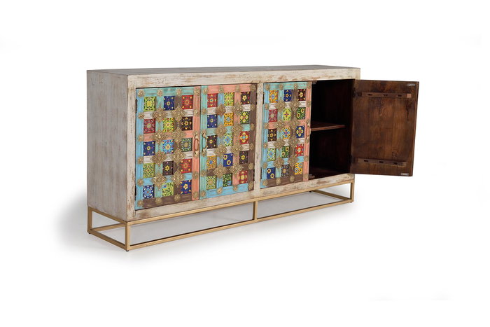 GINER Y COLOMER Buffet 4 portes en bois de manguier et métal, finition blanc vieilli avec incrustations de bronze, 90 cm de large x 40 cm de profondeur