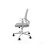 Chaise Cilanco Synchro 3 positions tissu Gris clair Maille Blanc Structure polyamide blanc Accoudoirs blancs Sans appui-tête Roulettes 65mm nylon