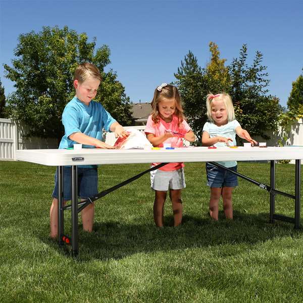 Color Baby Table rectangulaire pliable et réglable en hauteur 183x76 cm (H61-91 cm) - Plastique et acier - Modèles assortis Color Baby Table rectangulaire pliable et réglable en hauteur 183x76 cm (H61-91 cm) - Plastique et acier - Modèles assortis