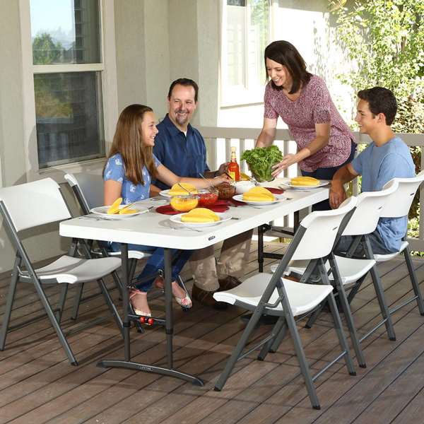 Color Baby Table rectangulaire pliable et réglable en hauteur 183x76 cm (H61-91 cm) - Plastique et acier - Modèles assortis Color Baby Table rectangulaire pliable et réglable en hauteur 183x76 cm (H61-91 cm) - Plastique et acier - Modèles assortis