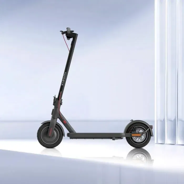Xiaomi Electric Scooter 4 - Trottinette électrique 300W, autonomie 35 km, pneus 10 pouces, pliable pour ville