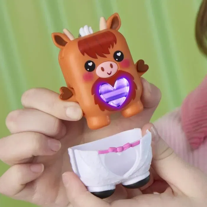 Hasbro Nano-mals Cowbert, compagnon électronique interactif vache des Highlands, plus de 70 réactions, jouet de poche pour enfants dès 5 ans