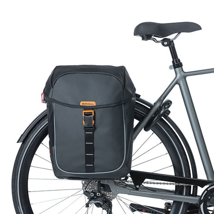 Basil MILES TARPAULIN Sacoches doubles vélo 34 L Noir Orange Imperméable MIK Porte-bagages Basil MILES TARPAULIN Sacoches doubles vélo 34 L Noir Orange Imperméable MIK Porte-bagages