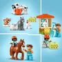 LEGO 10416 DUPLO Ma Ville - Prendre Soin des Animaux de la Ferme, Jouet Éducatif pour Enfants dès 2 ans avec Ferme, 2 Personnages et 8 Animaux