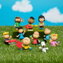 JUST PLAY Set de 10 Figurines Peanuts Snoopy 45181 - Collection Personnages Iconiques 7,5 cm - Multilingue