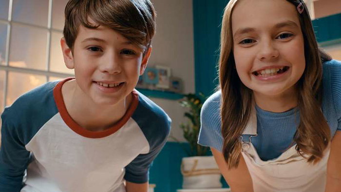 Bizak Fizzy Pets - Animal aquatique, bouteille magique qui révèle une adorable mascotte en ajoutant de l'eau, avec sons et lumières, pour enfants dès 5 ans