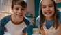 Bizak Fizzy Pets - Animal aquatique, bouteille magique qui révèle une adorable mascotte en ajoutant de l'eau, avec sons et lumières, pour enfants dès 5 ans