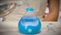 Bizak Fizzy Pets - Animal aquatique, bouteille magique qui révèle une adorable mascotte en ajoutant de l'eau, avec sons et lumières, pour enfants dès 5 ans