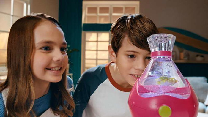 Bizak Fizzy Pets - Animal aquatique, bouteille magique qui révèle une adorable mascotte en ajoutant de l'eau, avec sons et lumières, pour enfants dès 5 ans