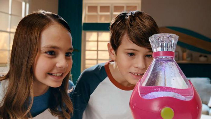 Bizak Fizzy Pets - Animal aquatique, bouteille magique qui révèle une adorable mascotte en ajoutant de l'eau, avec sons et lumières, pour enfants dès 5 ans