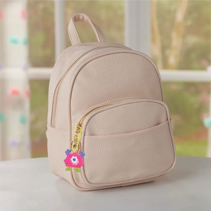 Aquabeads - Kit de Création Monstres Marrants - 700 Perles Dont Néons, Étoiles et Éclats - Avec Attaches Porte-Clés - À Partir de 4 Ans