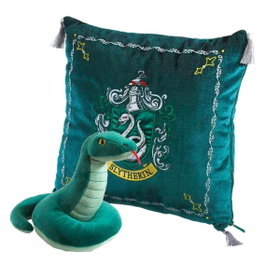 The Noble Collection Peluche Harry Potter Slytherin Serpent 20 cm avec Coussin 33 cm