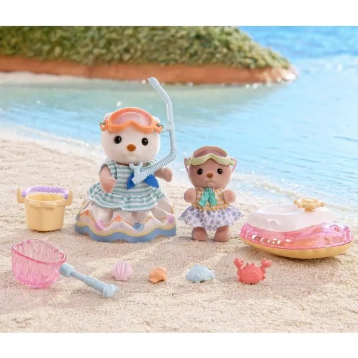 Sylvanian Families - Famille Loutre de mer - 5804 - Set avec 2 poupées articulées, bouée, masque, tuba, épuisette et seau - Figurines et accessoires