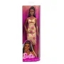 Barbie Poupée Barbie Fashionistas Printemps HYT91, Robe Midi à Carreaux Orange et Blanc, Cheveux Noirs, 3 Ans et Plus