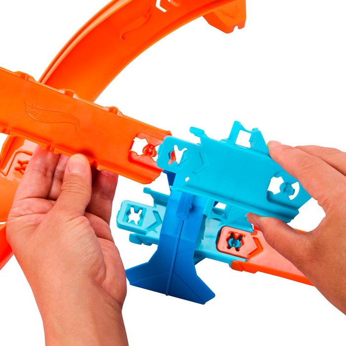MATTEL HOT WHEELS Circuit Track Creator Motorisé avec Propulseur et Voiture 1:64 - Piste Modulable à Construire (3+ Designs) - Jouet Enfant +6 Ans