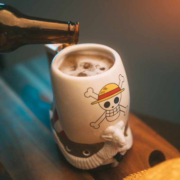 ERIK - Jarre One Piece Going Merry 750 ml - Réf. 1 - Faite en dolomite, Peinte à la main, Relief, Finition brillante - Non adaptée au micro-ondes et au lave-vaisselle