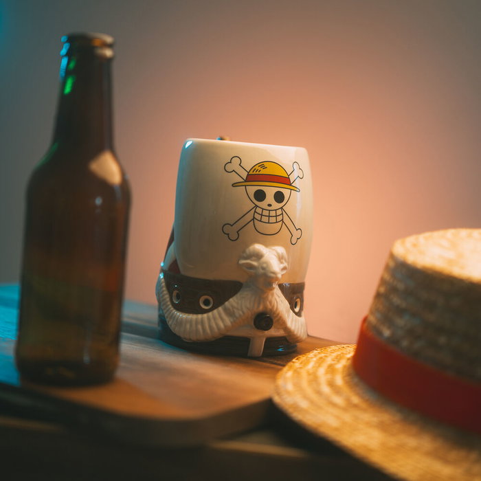 ERIK - Jarre One Piece Going Merry 750 ml - Réf. 1 - Faite en dolomite, Peinte à la main, Relief, Finition brillante - Non adaptée au micro-ondes et au lave-vaisselle