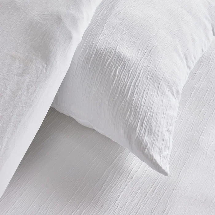 Today Essential Parure de lit 2 personnes 220x240 cm en polyester effet crépon blanc avec 2 taies d'oreiller 63x63 cm - Housse de couette facile d'entretien