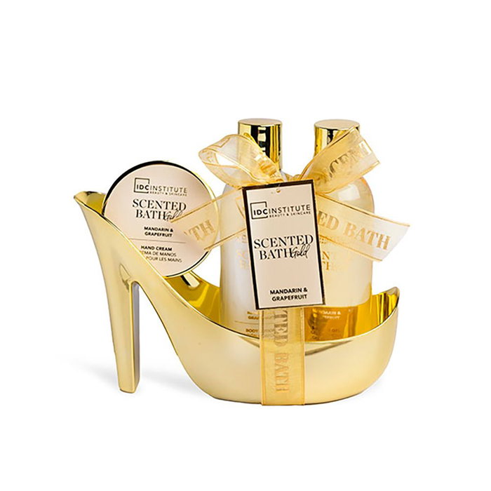 Coffret de bain avec panier chaussure dorée, gel douche 180 ml et crème mains 50 ml Coffret de bain avec panier chaussure dorée, gel douche 180 ml et crème mains 50 ml
