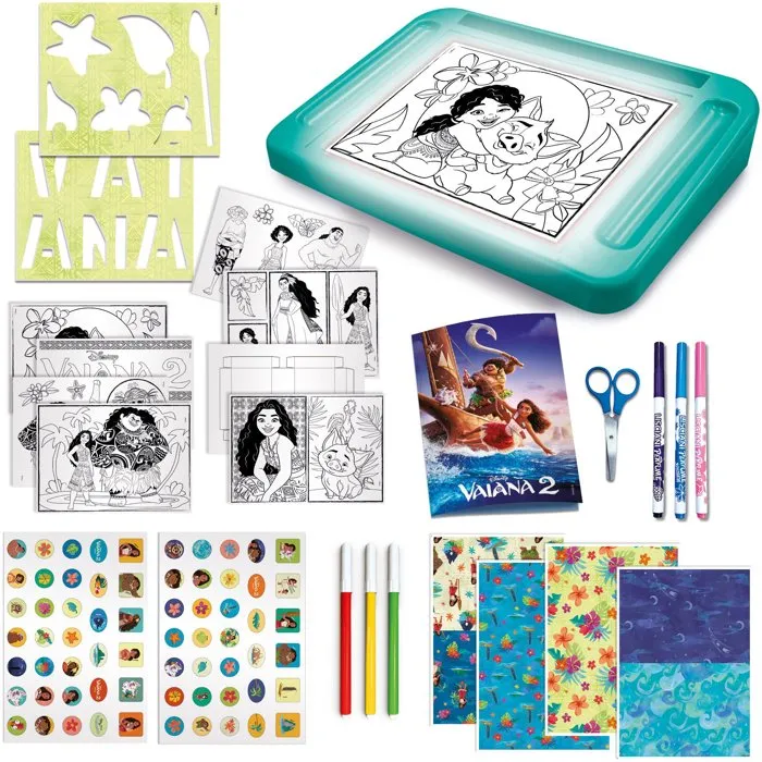 Lisciani Giochi - Table Lumineuse Dessin École de Dessin A4 Disney Vaiana 2 - Kit Créatif Complet avec Pochoirs, Feutres Parfumés et Autocollants pour Enfants dès 5 ans
