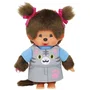 Monchhichi Peluche BANDAI 20 cm, Salopette motif chat rose, Toucher doux et visage expressif, Idéal collection