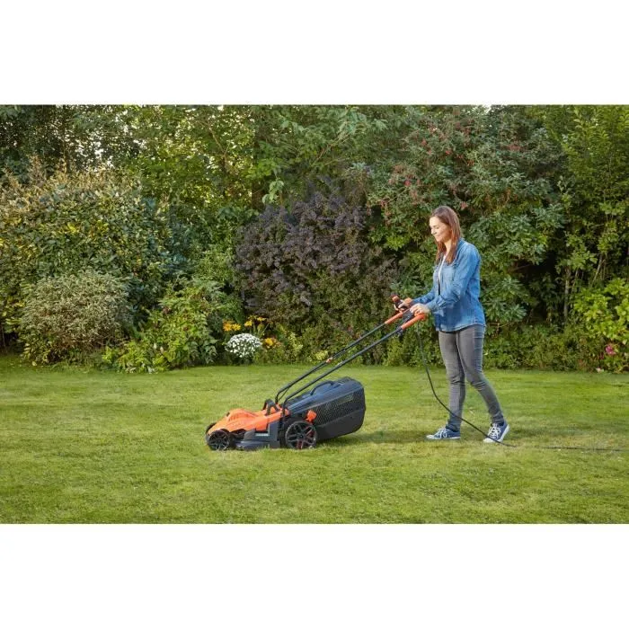 Black + Decker BEMW461BH-QS Tondeuse électrique filaire 1400 W, Largeur de coupe 34 cm, Idéale petits jardins pelouses jusqu'à 400 m²