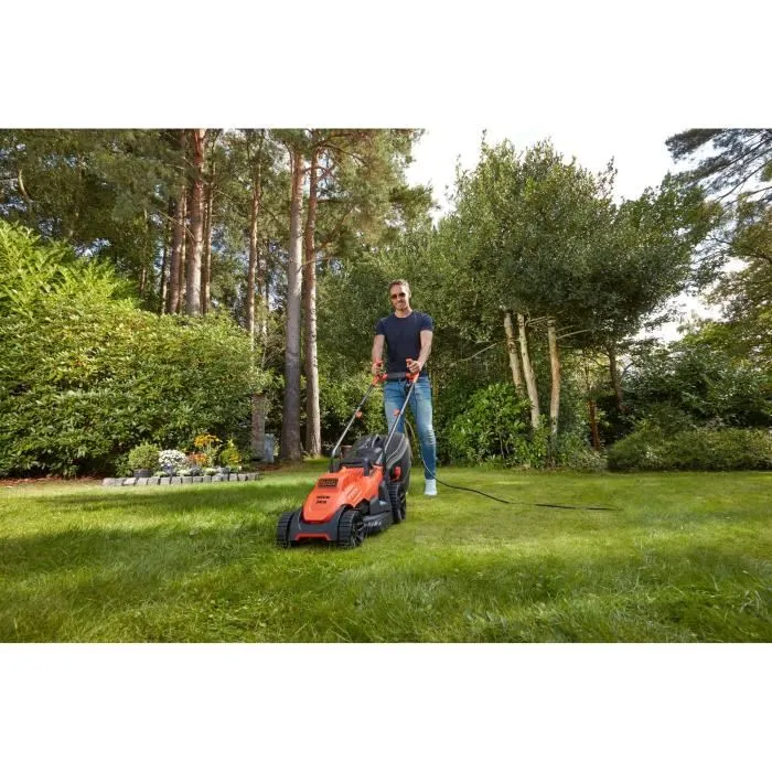 Black + Decker BEMW461BH-QS Tondeuse électrique filaire 1400 W, Largeur de coupe 34 cm, Idéale petits jardins pelouses jusqu'à 400 m²
