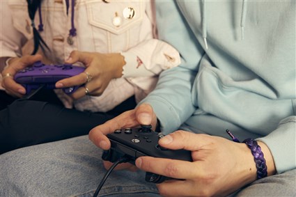 PowerA Manette Xbox avec câble améliorée pour Xbox Series X/S, Xbox One et Windows 10/11 - Deux boutons arrière programmables, vibrations, câble USB 3 m, modèle Purple (1521747-02)
